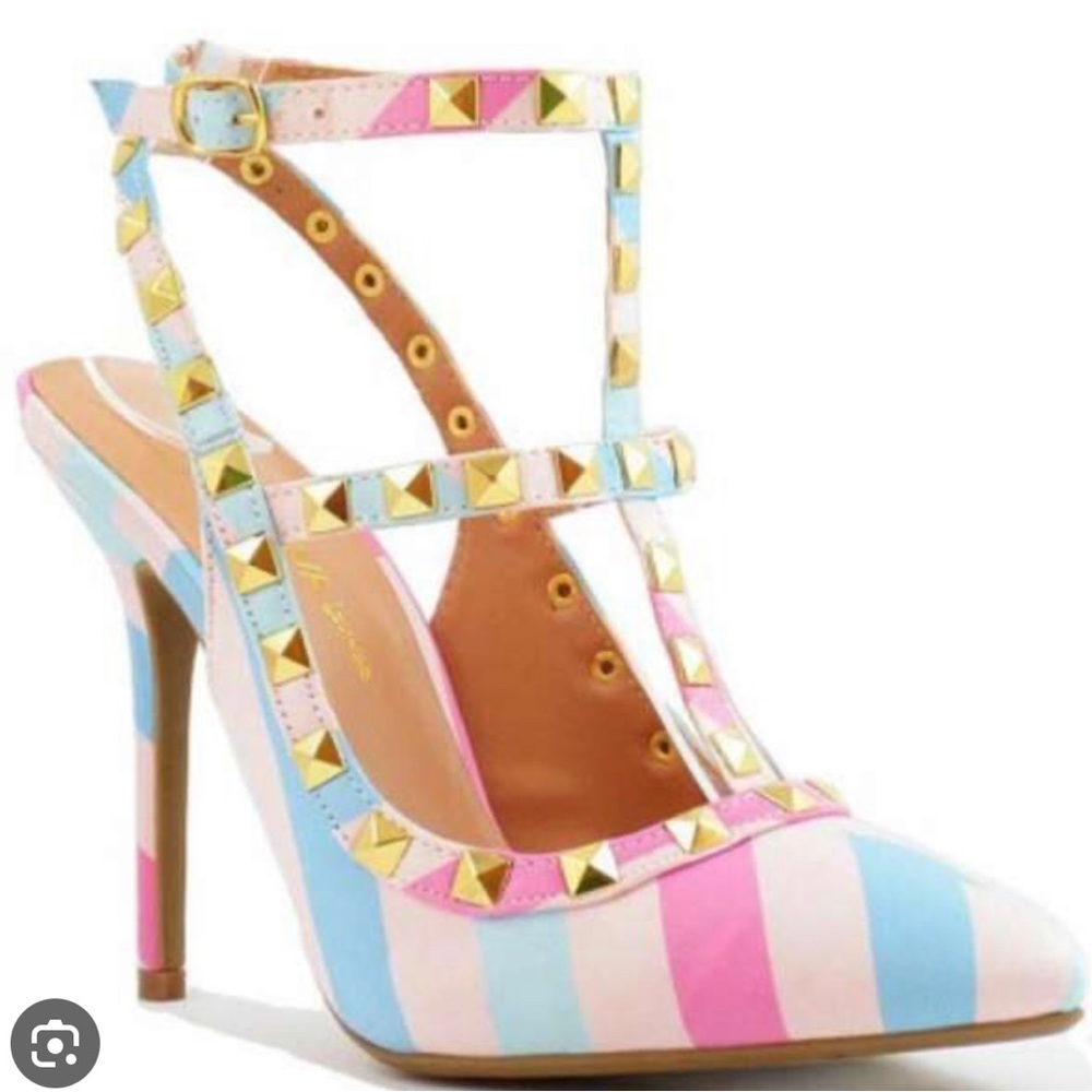Wild Diva Studded pumps/heels